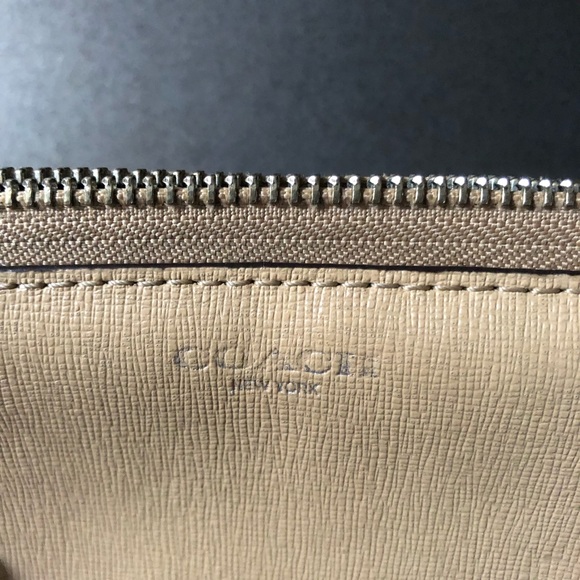 Authentic Coach wallet - Picture 4 of 7